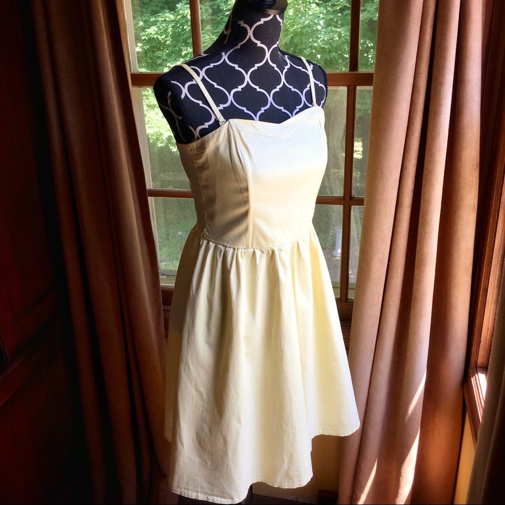 Creamy yellow retro sundress - Picture 5 of 6